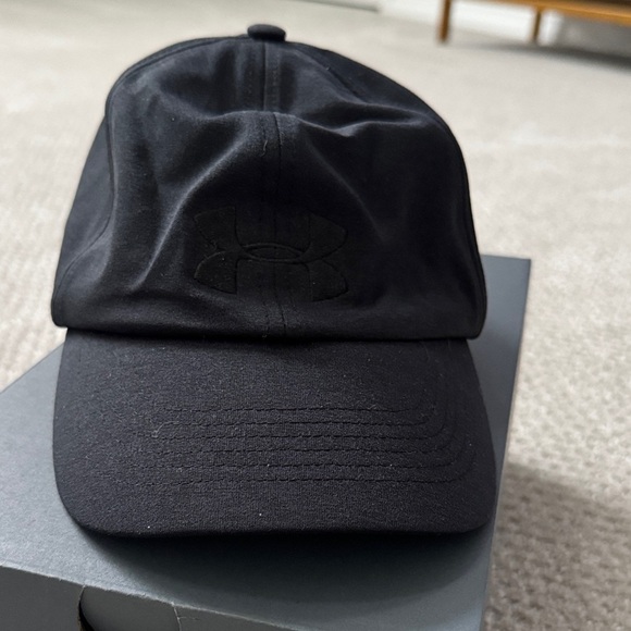 ❤️Under Armour Women's Classic Black Cap - Picture 1 of 4